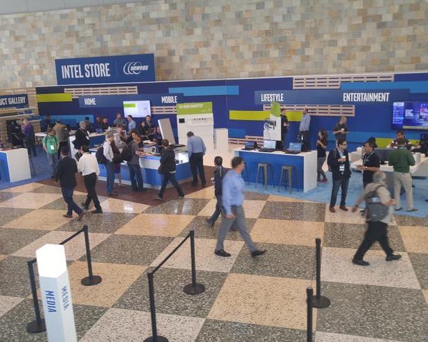 Розовые футболки с эмблемой Intel, выложенной стразами, и другие товары с IDF 2016